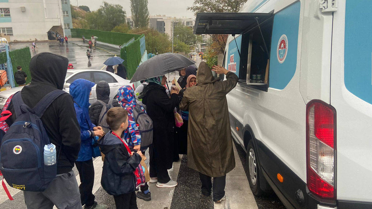 Maltepe Belediyesi'nin öğrencilere gıda desteği, okul müdürlerine takıldı!