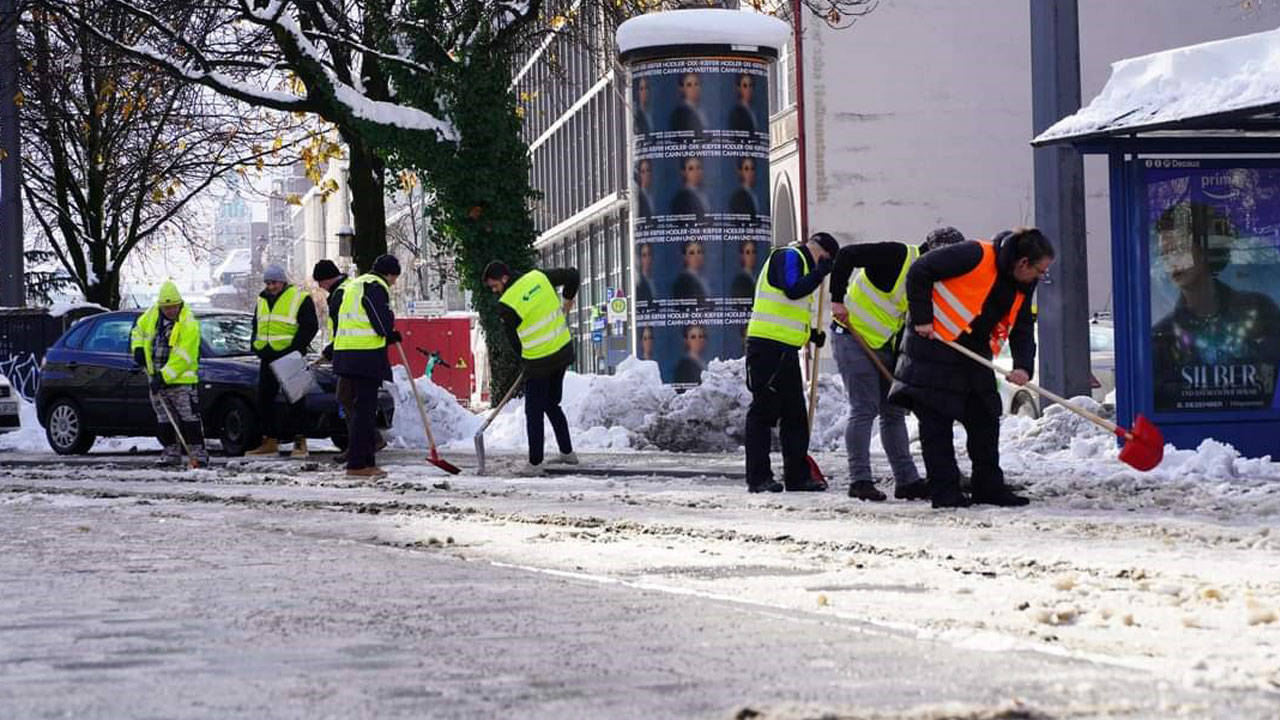 Almanya'da kar yağışı nedeniyle 10 bin valiz sahibine teslim edilemedi