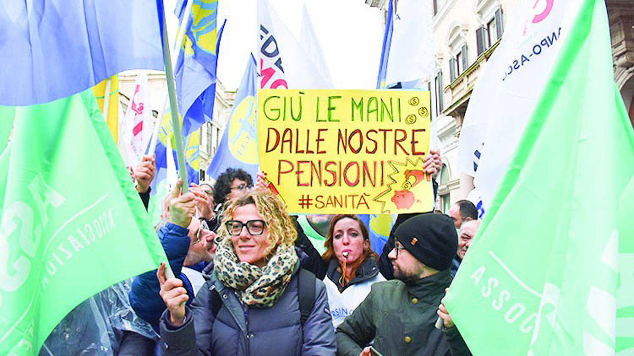 İtalya’da sağlıkçılar iş bıraktı
