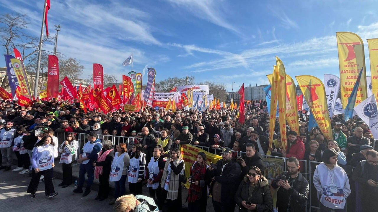 Alevi derneklerinden Kadıköy'de "Demokratik Türkiye" mitingi