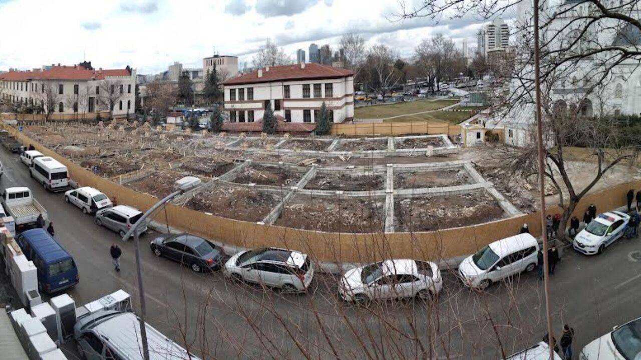 Ankara'da Ermeni mezarlığı üzerine yapılacak geçici dükkan projesi iptal edildi