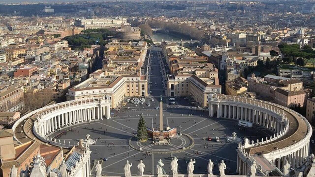 Vatikan'dan eşcinsel çiftlerin kilisede kutsanması hakkında karar
