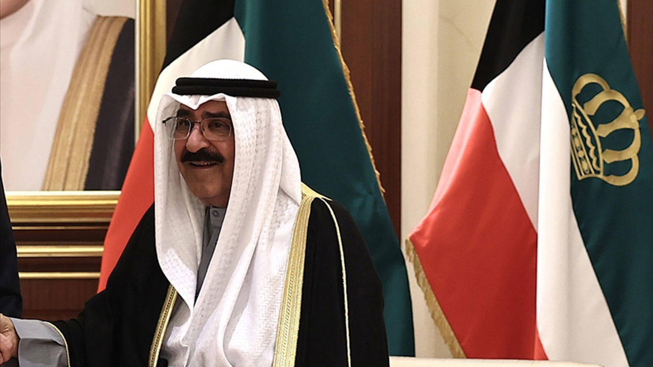 Kuveyt'in yeni Emiri Şeyh Meşal yemin ederek göreve başladı