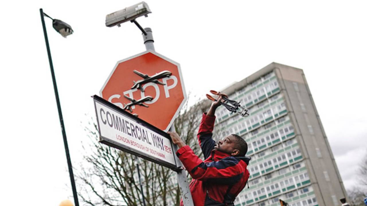 Banksy'nin İHA çizdiği trafik levhasının çalınmasına ilişkin 1 kişi daha yakalandı