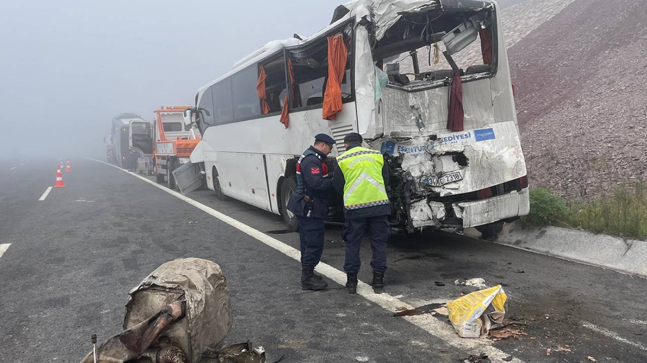 Kuzey Marmara Otoyolu'nda 10 kişinin hayatını kaybettiği kazanın olay yeri incelemesi tamamlandı
