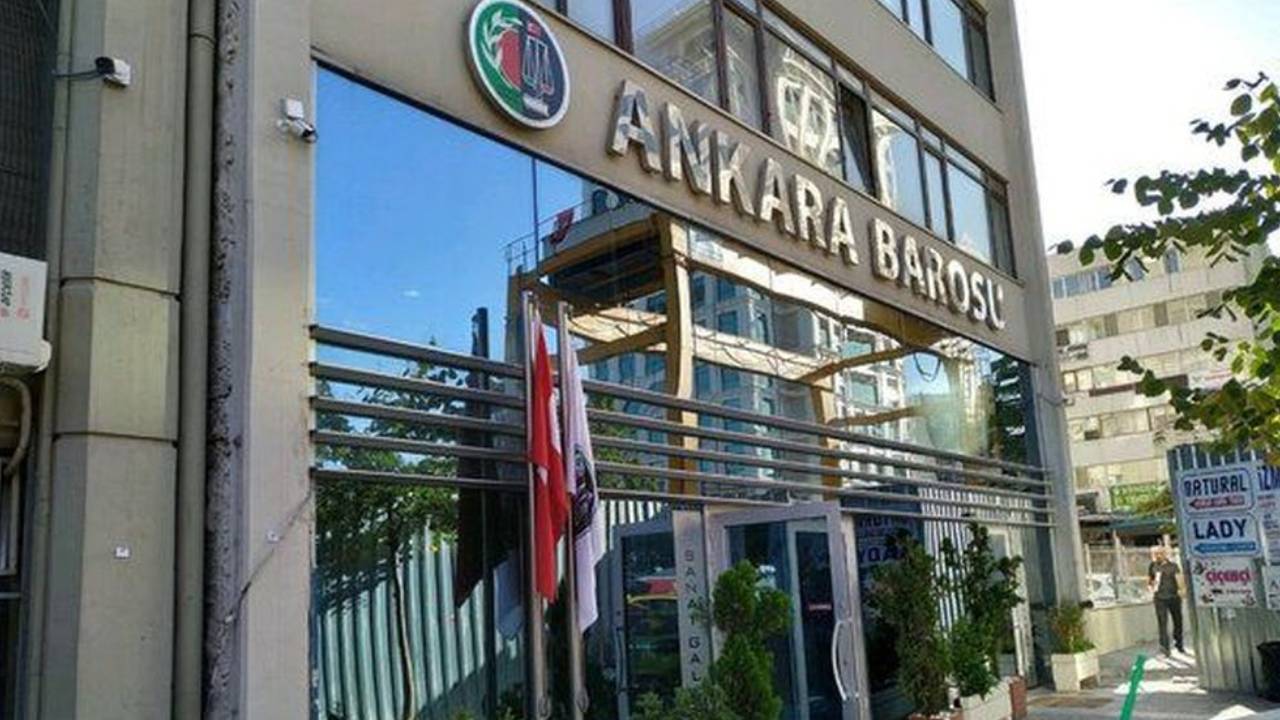 Ankara Barosu'ndan, hilafet bayrağı açan kişiler ve kamu görevlileri hakkında suç duyurusu!