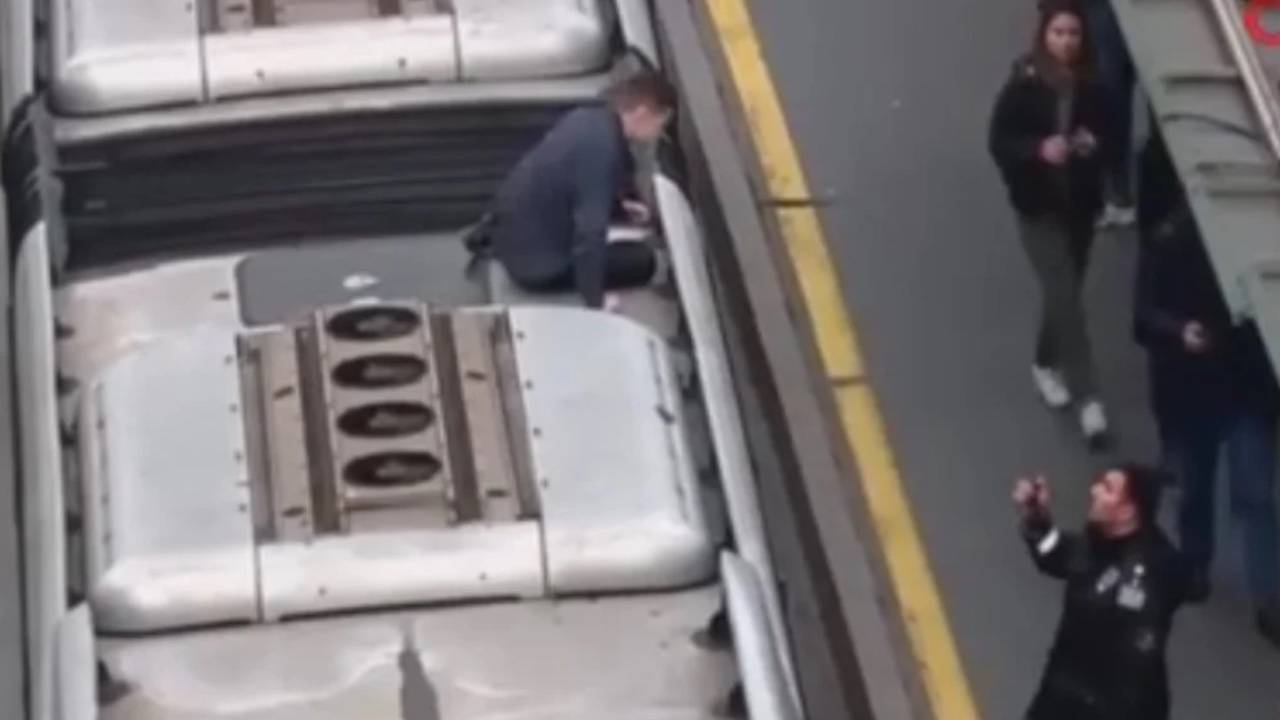 Metrobüsün üstünde yolculuk yapan kişi yakalandı