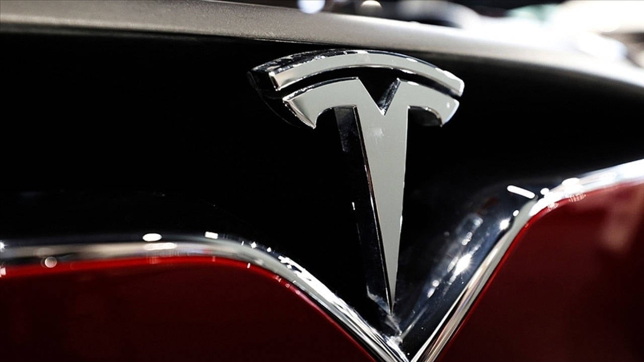 Tesla Çin’de 1,6 milyon aracı geri çağırdı