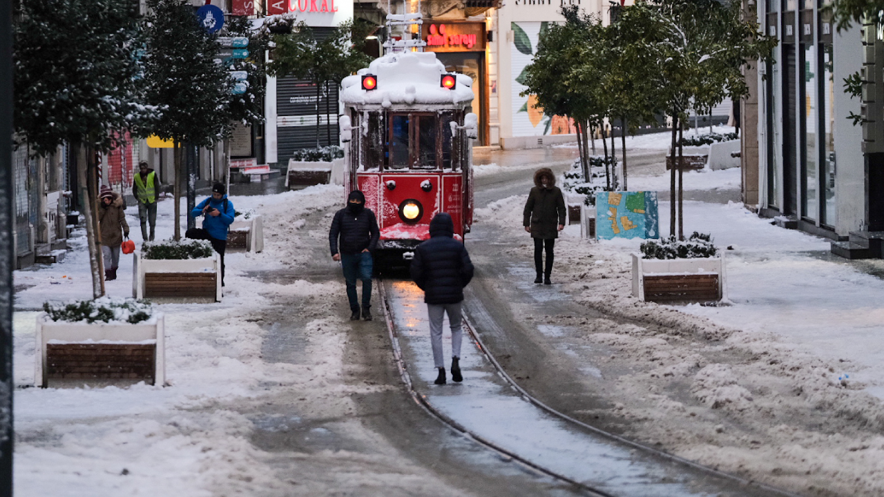 İstanbul'a kar geliyor: En çok yağış için tarih verildi