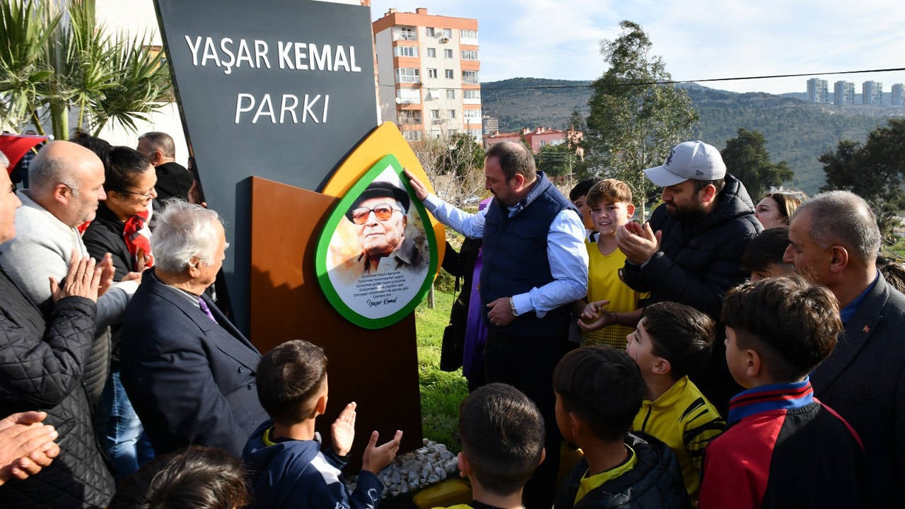 Çiğli'de edebiyatın çınarı Yaşar Kemal adına park açıldı