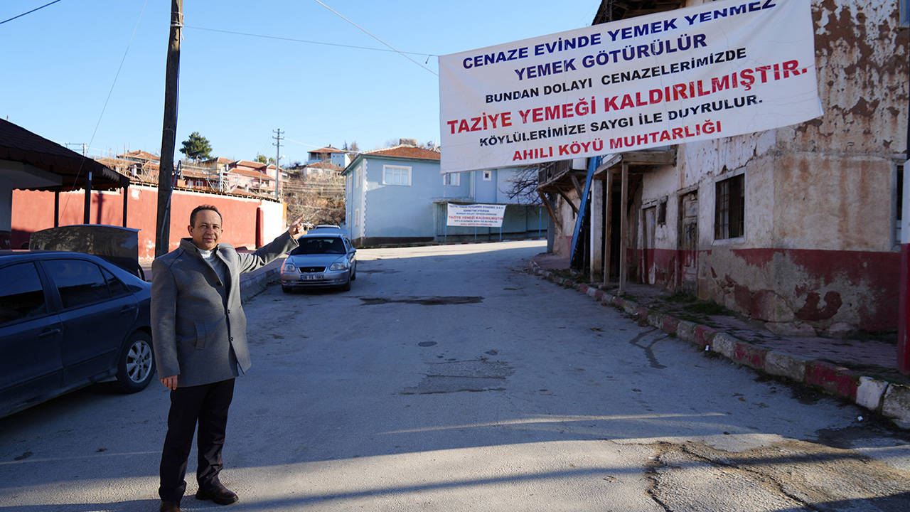 Pankartla duyurdular: Kırıkkale'de bir köyde taziye yemeği kaldırıldı