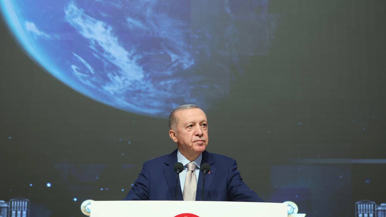MİT etkinliğinde ‘fotoğraf’ krizi: Erdoğan önce açık paylaştı, sonra sildi