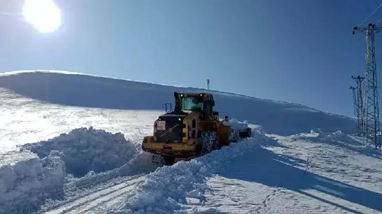 Van’da kar yağışı: 86 yerleşim yerinin yolu ulaşıma kapandı
