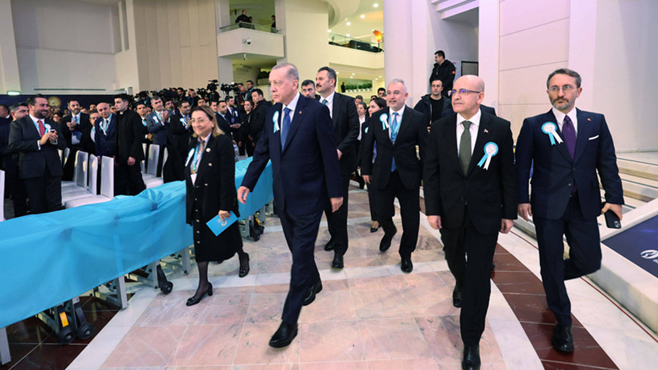 Bloomberg: Mehmet Şimşek'in 'Davos' planı Erdoğan'dan döndü