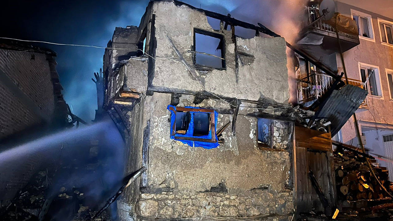 Bursa’da ahırda yangın: 10 hayvan hayatını kaybetti