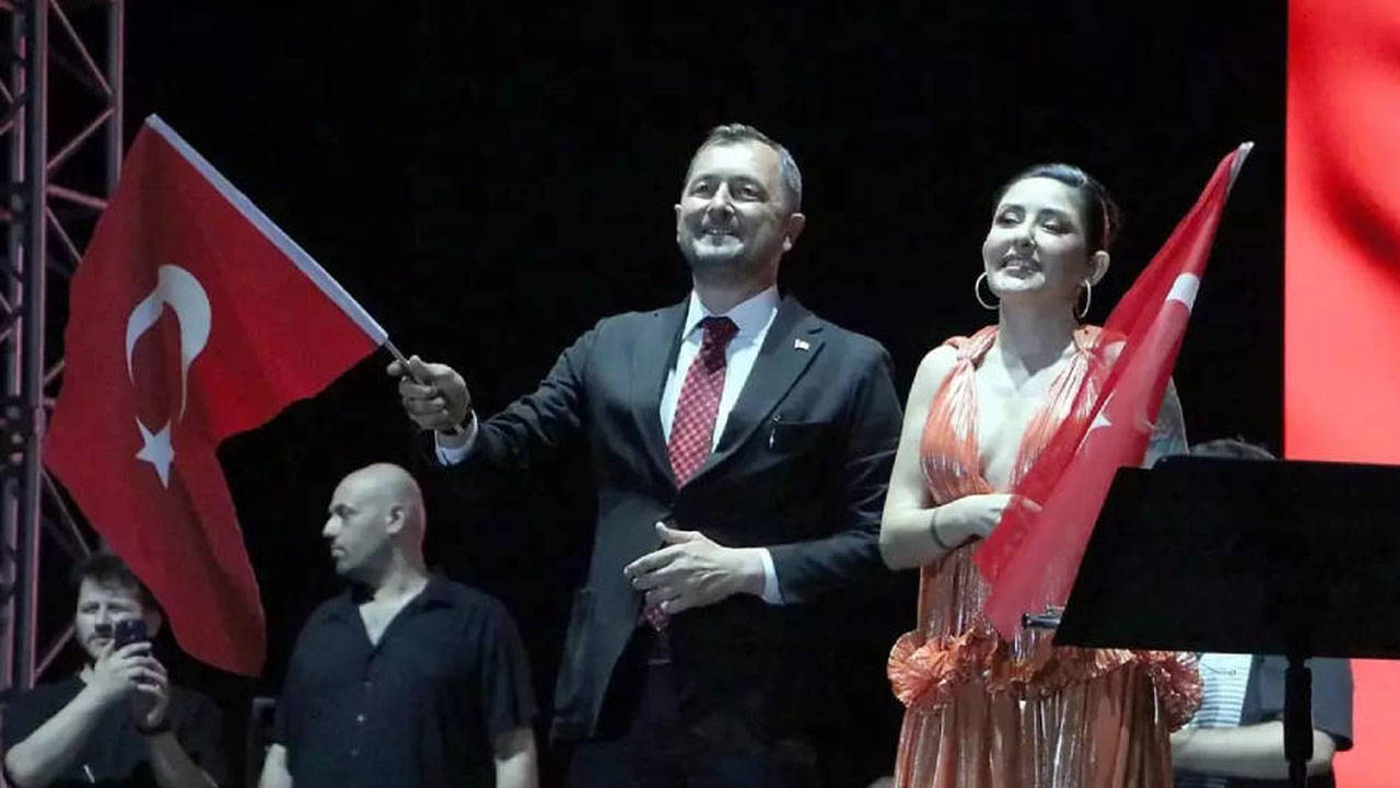 Melek Mosso konseri nedeniyle görevden alınmıştı: AKP’nin Tekirdağ adayı Cüneyt Yüksel oluyor
