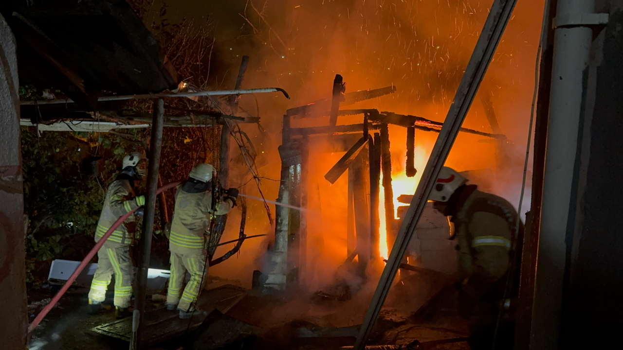 Beykoz'da gecekonduda yangın