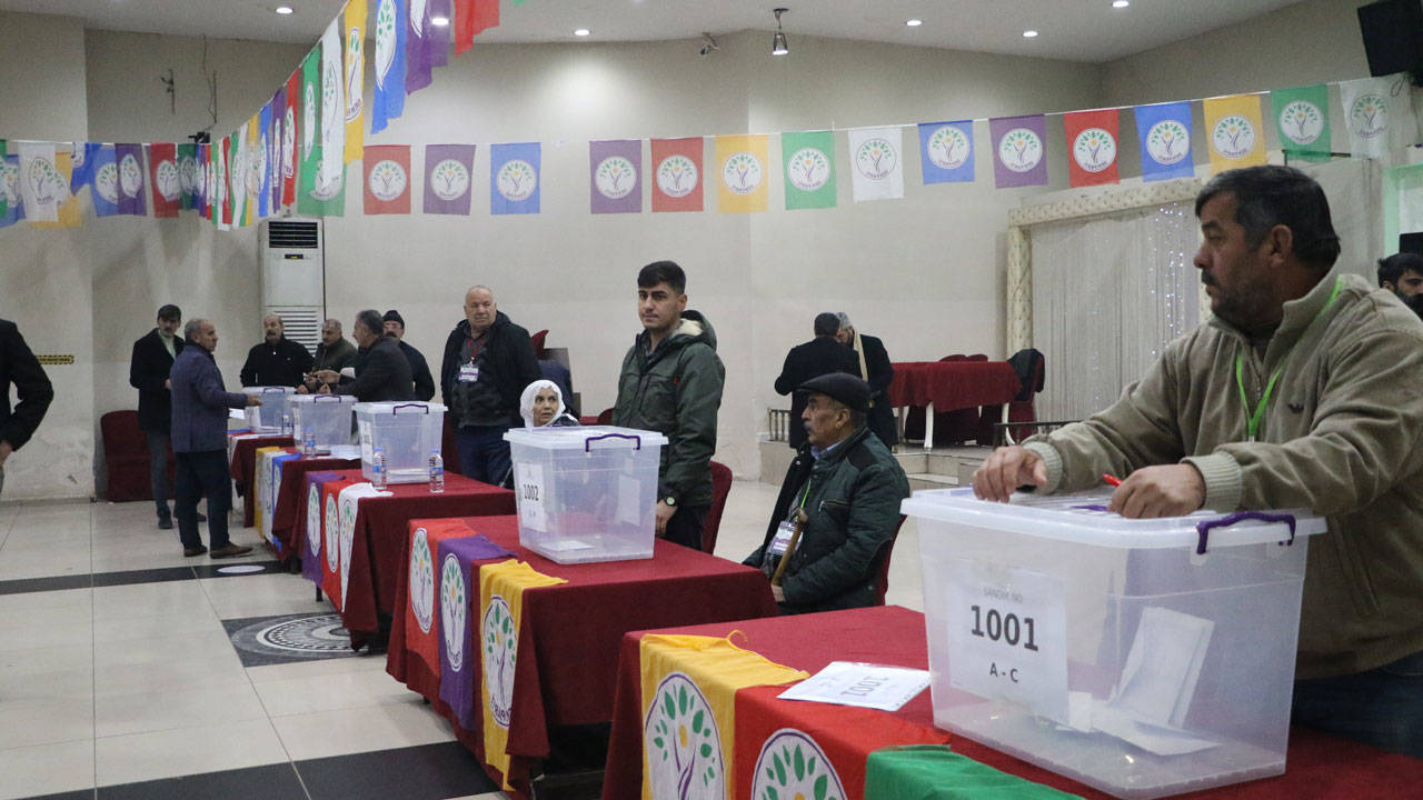 DEM Parti, 14 ilçede belediye başkan adaylarını ön seçimle belirledi