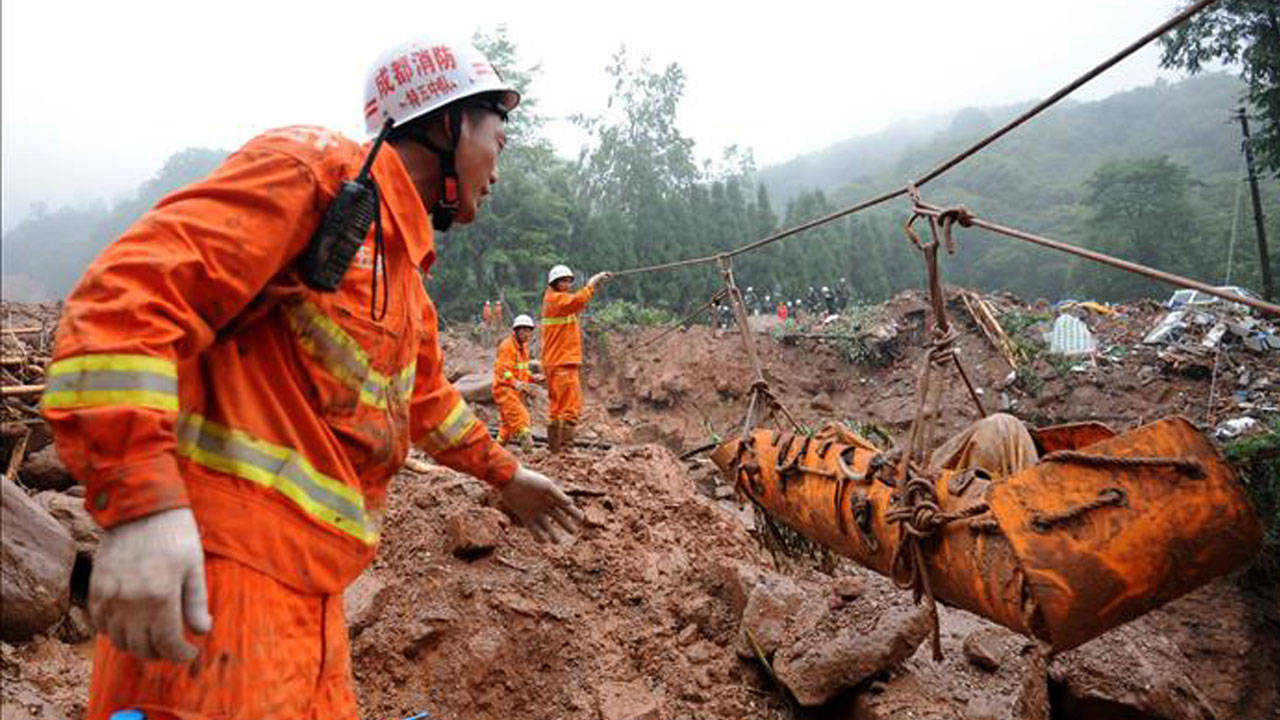 Çin'de heyelan | 18 ev toprak altında kaldı: 20 ölü, 24 kayıp