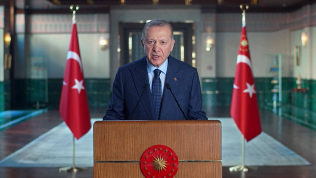 Erdoğan'dan Yeni Şafak'a tebrik: Gezi olayının karşısında dimdik durdunuz