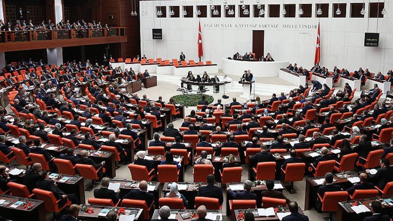 Fuat Oktay'ın mal varlığının araştırılması önergesine AKP ve MHP'den ret