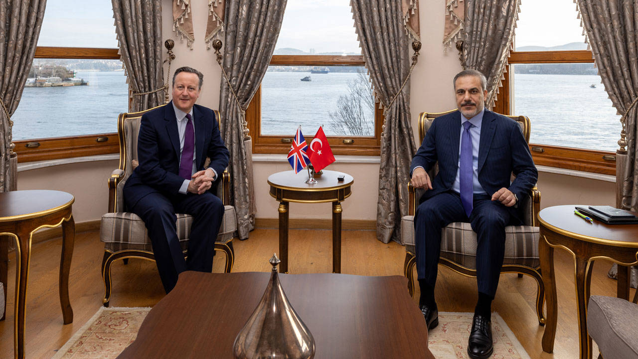 Hakan Fidan, İngiliz mevkidaşı Cameron ile İstanbul'da görüştü