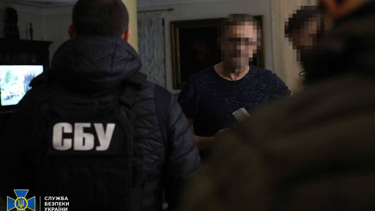 Ukrayna'da silah alımı yolsuzluğu: Eski Savunma Bakanlığı yetkilisi gözaltına alındı