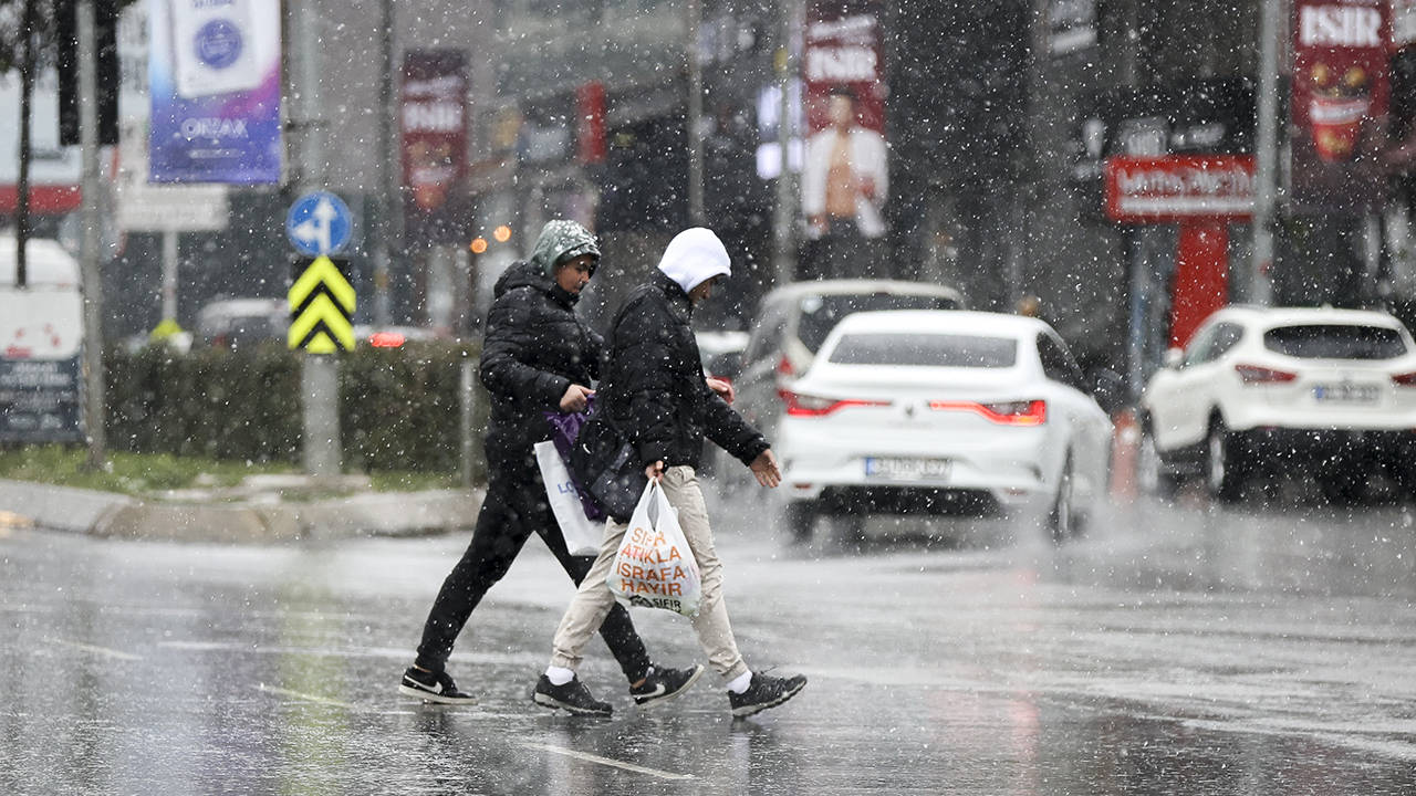 AKOM duyurdu: Yağışlı hava İstanbul'u ne zaman terk edecek?