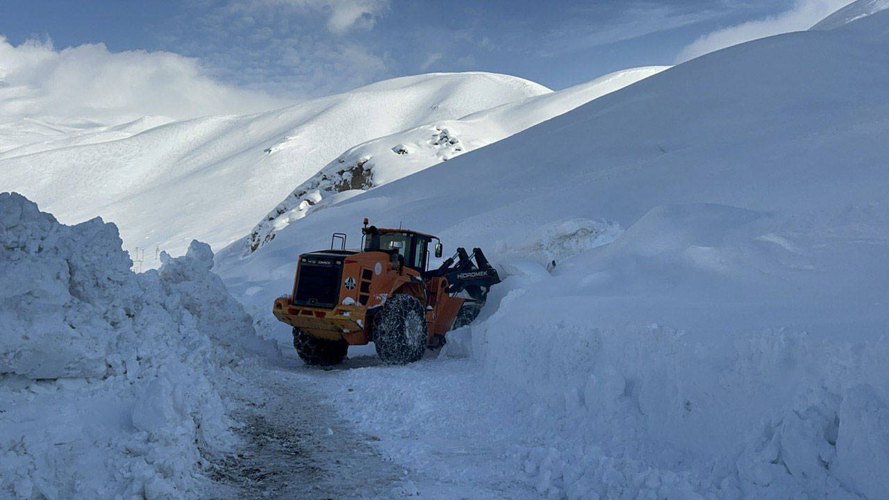 Hakkari'de "kar rekoru": Kalınlığı 192 santimetre