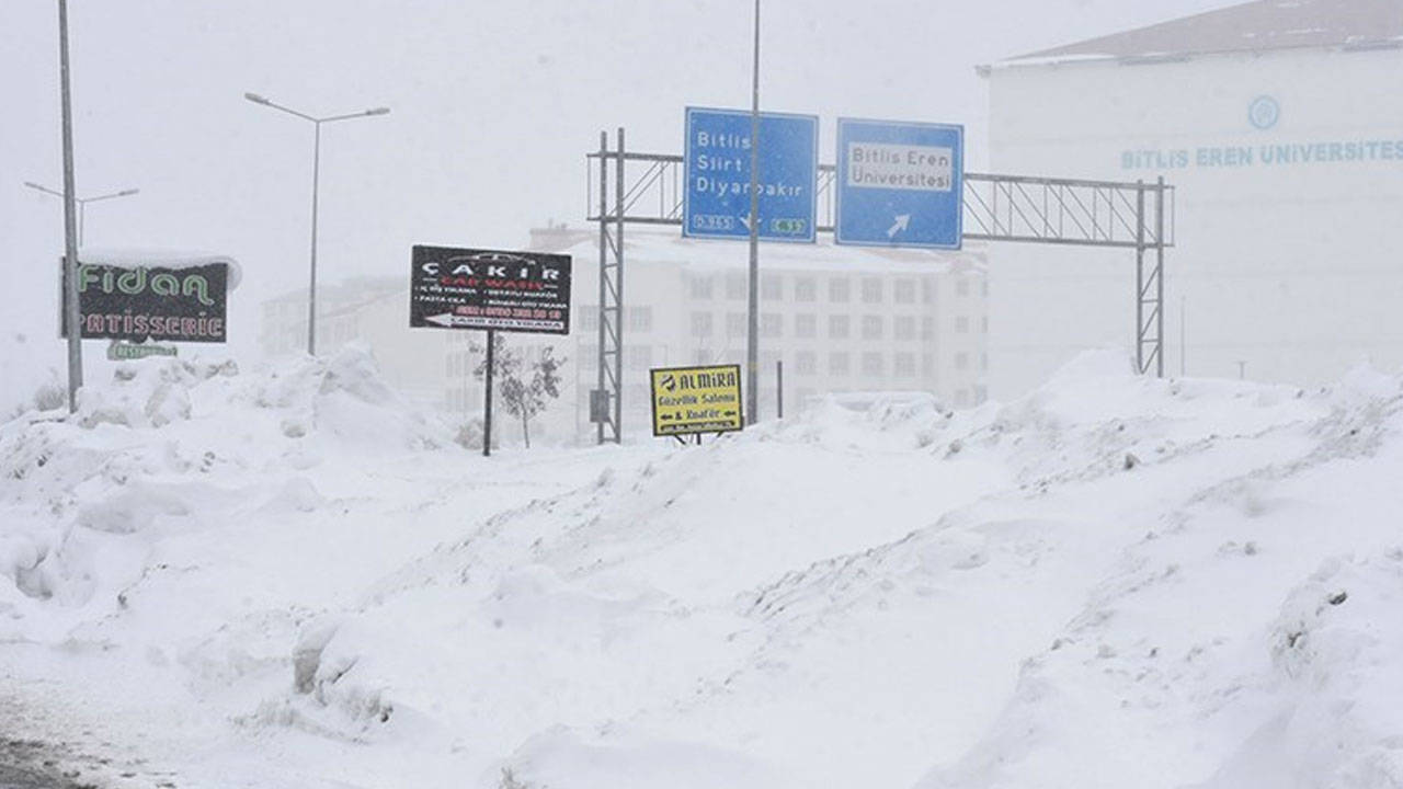 Bitlis'te yoğun kar: 31 köy yolu ulaşıma kapandı