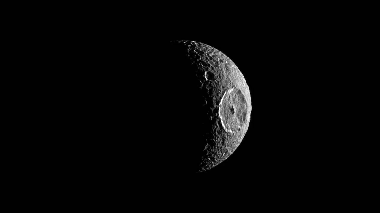 Satürn'ün uydusu Mimas, geniş bir yer altı okyanusuna sahip olabilir