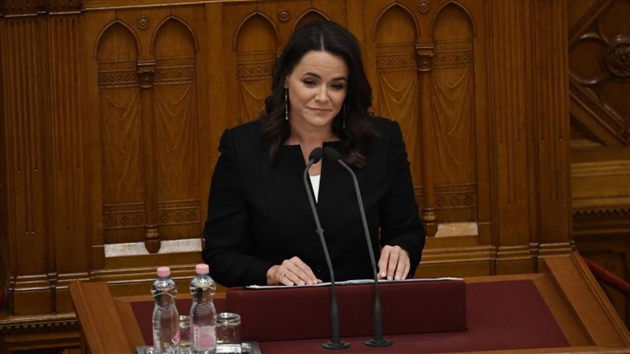 Cinsel istismardan hüküm giyene af çıkaran Macaristan Cumhurbaşkanı istifa etti