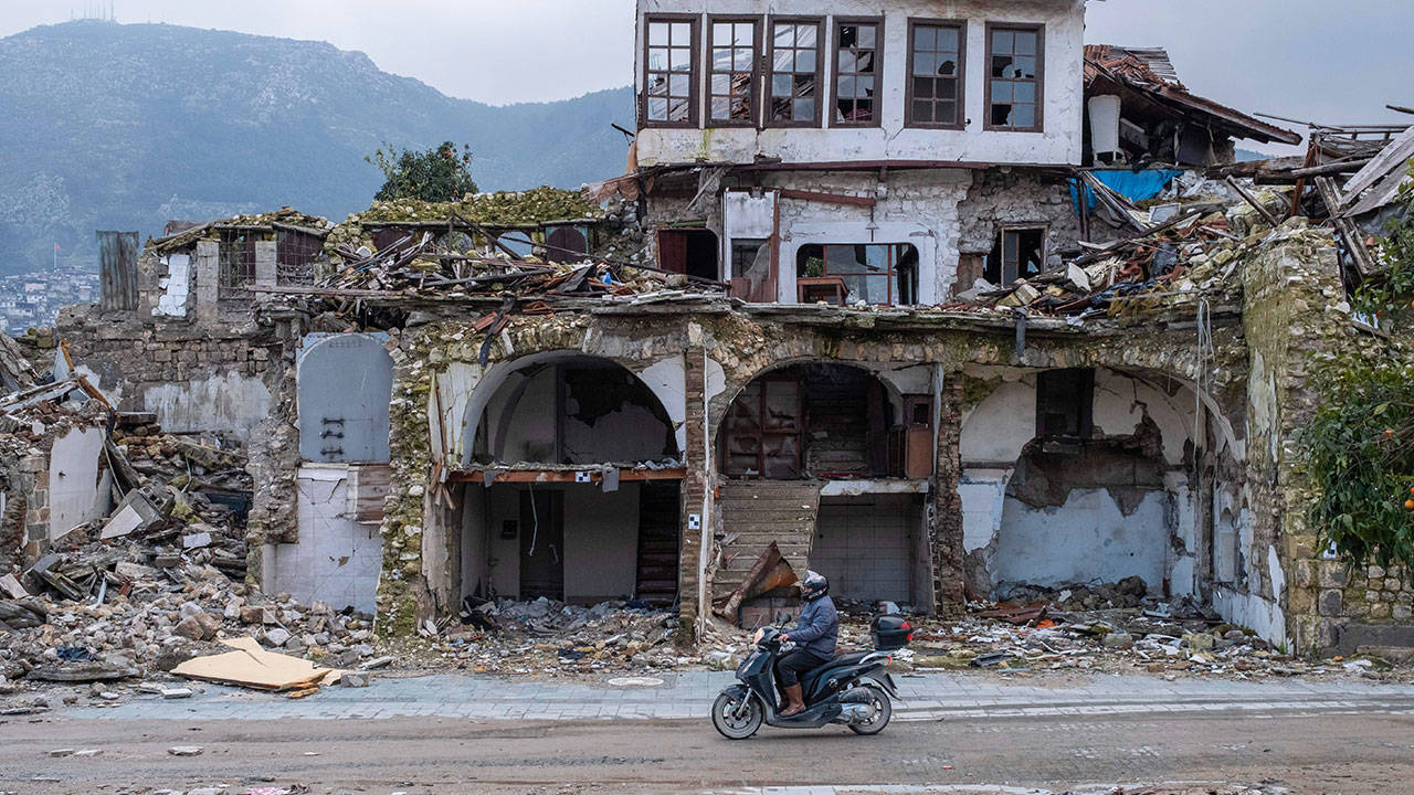 Depremlerin vurduğu 6 ilin nüfusu 307 bin 814 azaldı