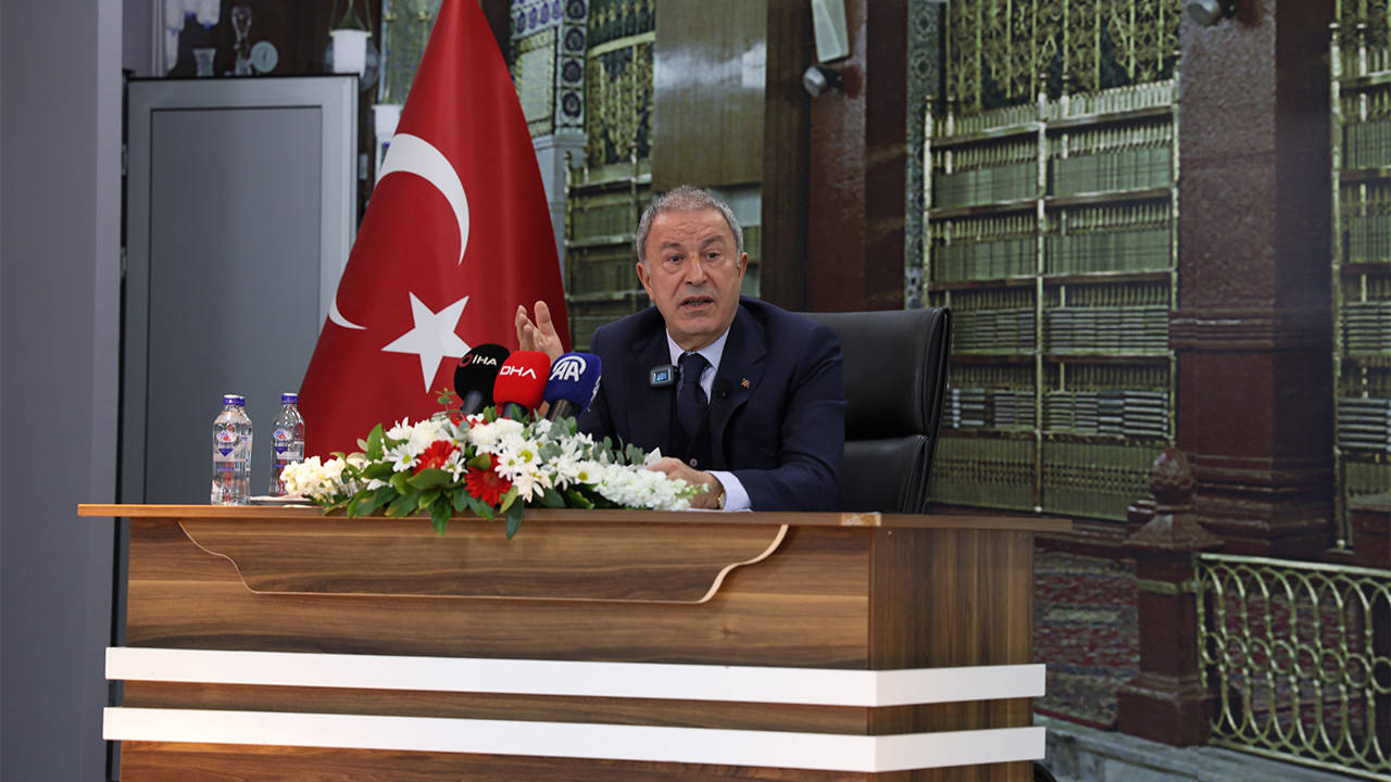 AKP Milletvekili Hulusi Akar: “TSK depremin ilk saatinden beri sahada, bunu bilin”