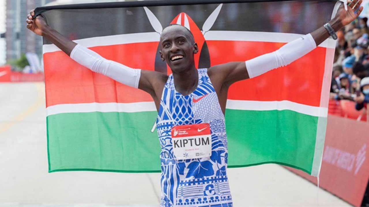 Dünya rekortmeni Kenyalı maratoncu trafik kazasında hayatını kaybetti