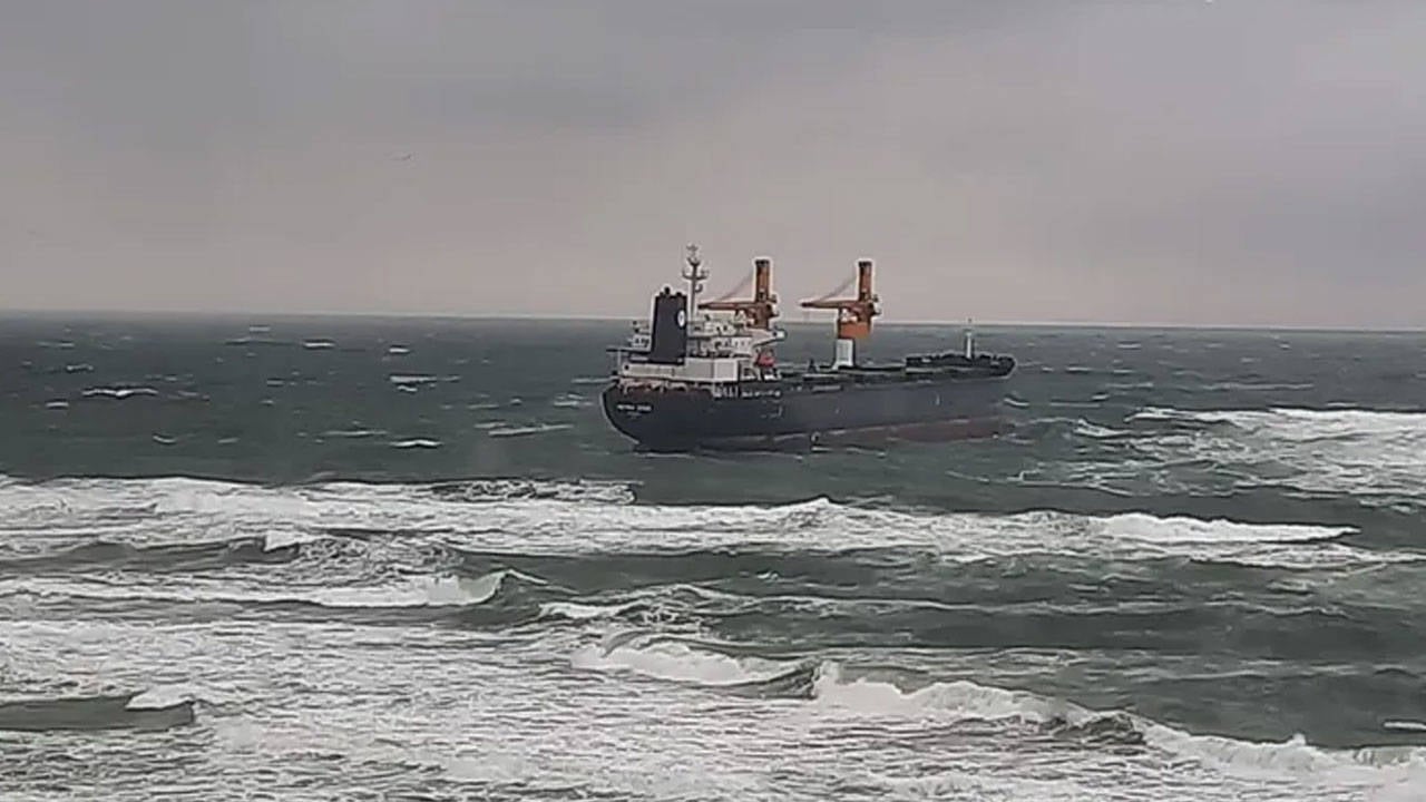 Marmara Denizi'nde kargo gemisi battı: 6 mürettebatı kurtarmak için çalışmalar sürüyor