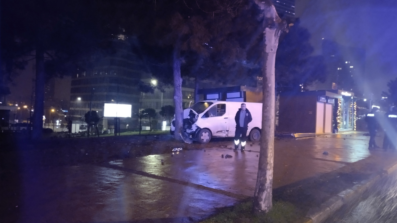 Ataşehir'de trafik kazası: 1'i ağır, 2 yaralı