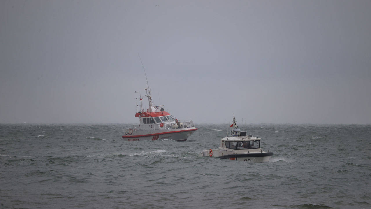 Marmara Denizi'nde batan gemi: Kayıp 6 kişiden birinin cansız bedenine ulaşıldı
