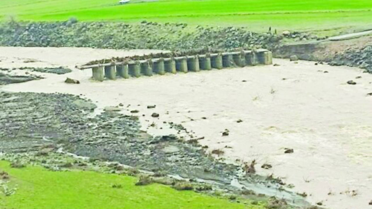 Urfa’daki on köyün kullandığı köprü yıkıldı