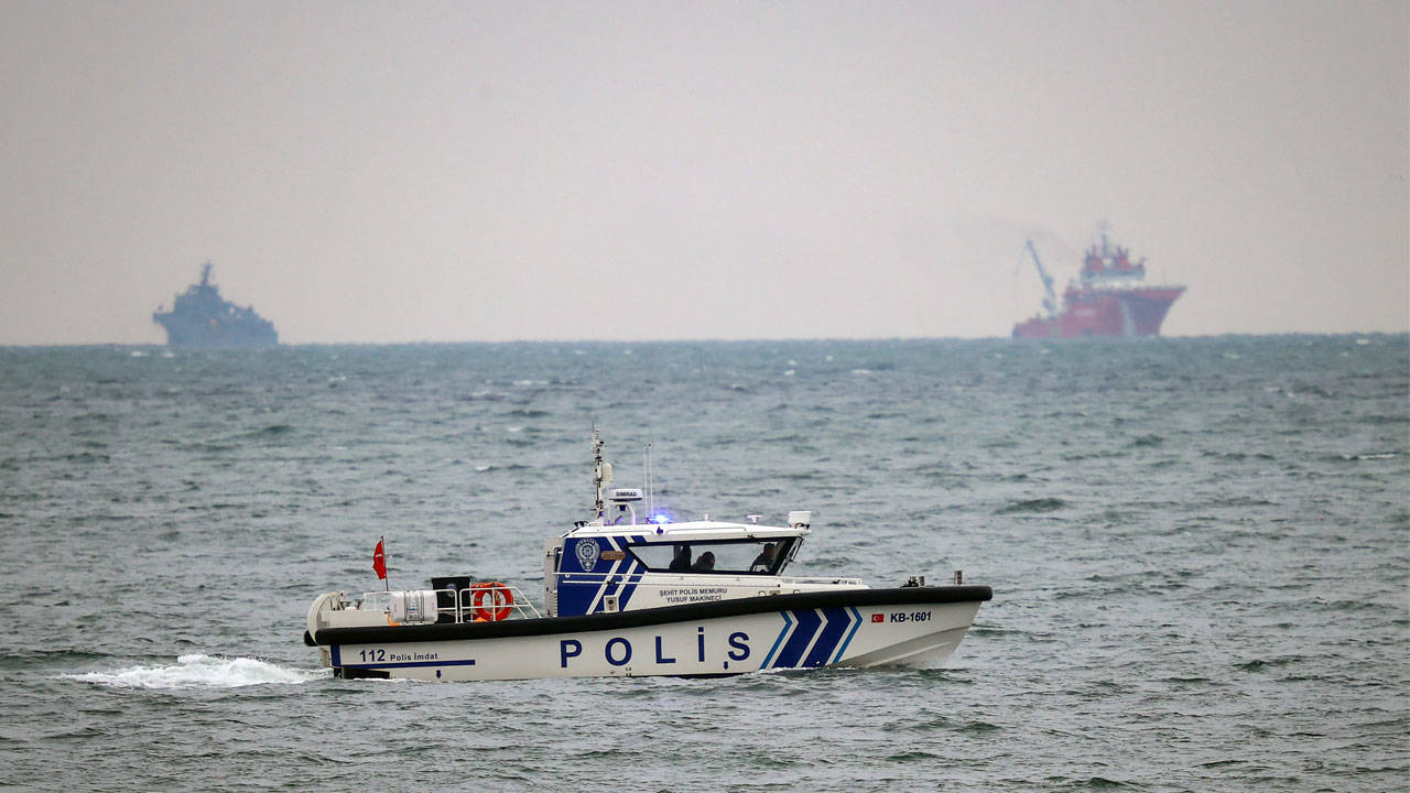 Marmara Denizi'nde arama çalışmalarında 5. gün: Kayıp mürettebat aranıyor