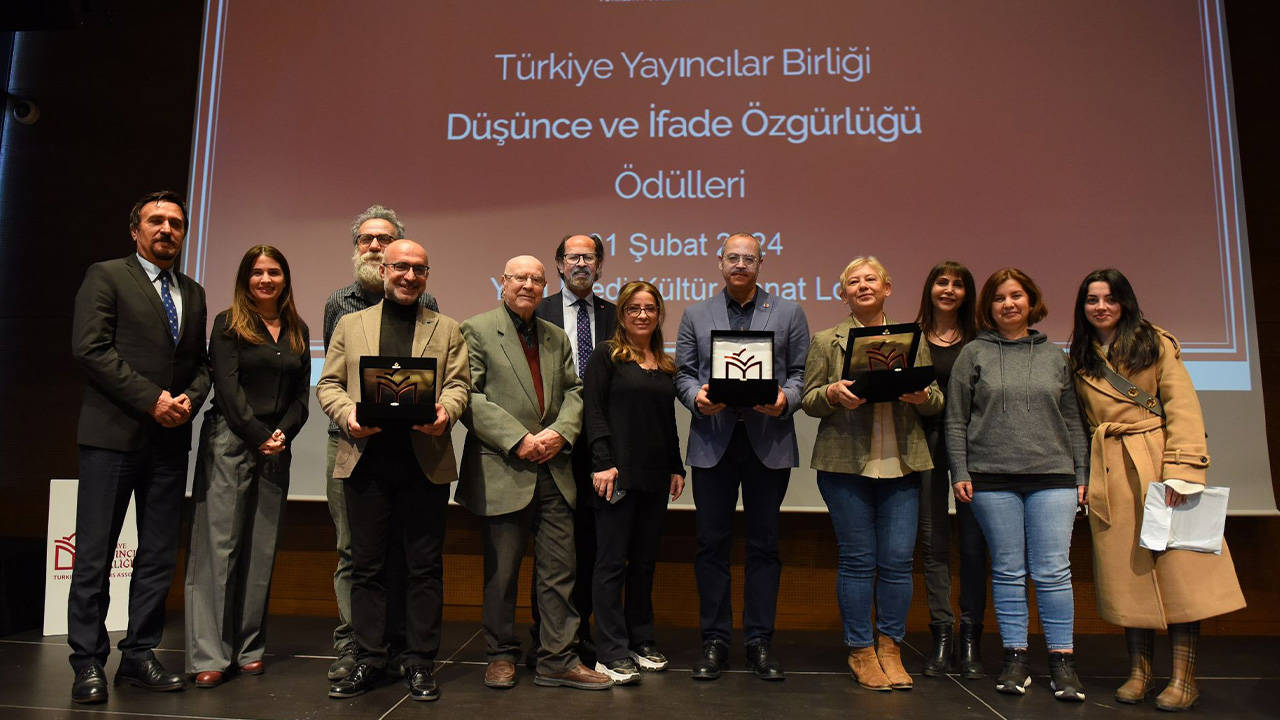 Düşünce ve İfade Özgürlüğü Özel Ödülü Türkiye Gazeteciler Cemiyeti‘ne