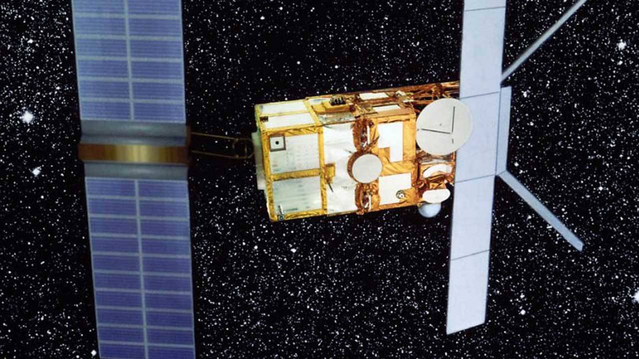 Uzay enkazı: İki tonluk uydu Dünya'ya düşecek