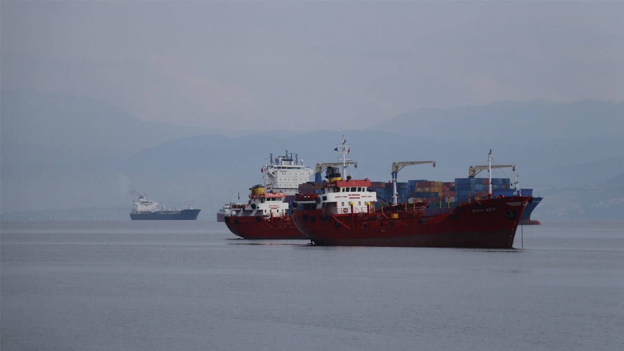 2 denizcinin cesedi bulunmuştu: Marmara Denizi'nde kayıp mürettebat aranıyor