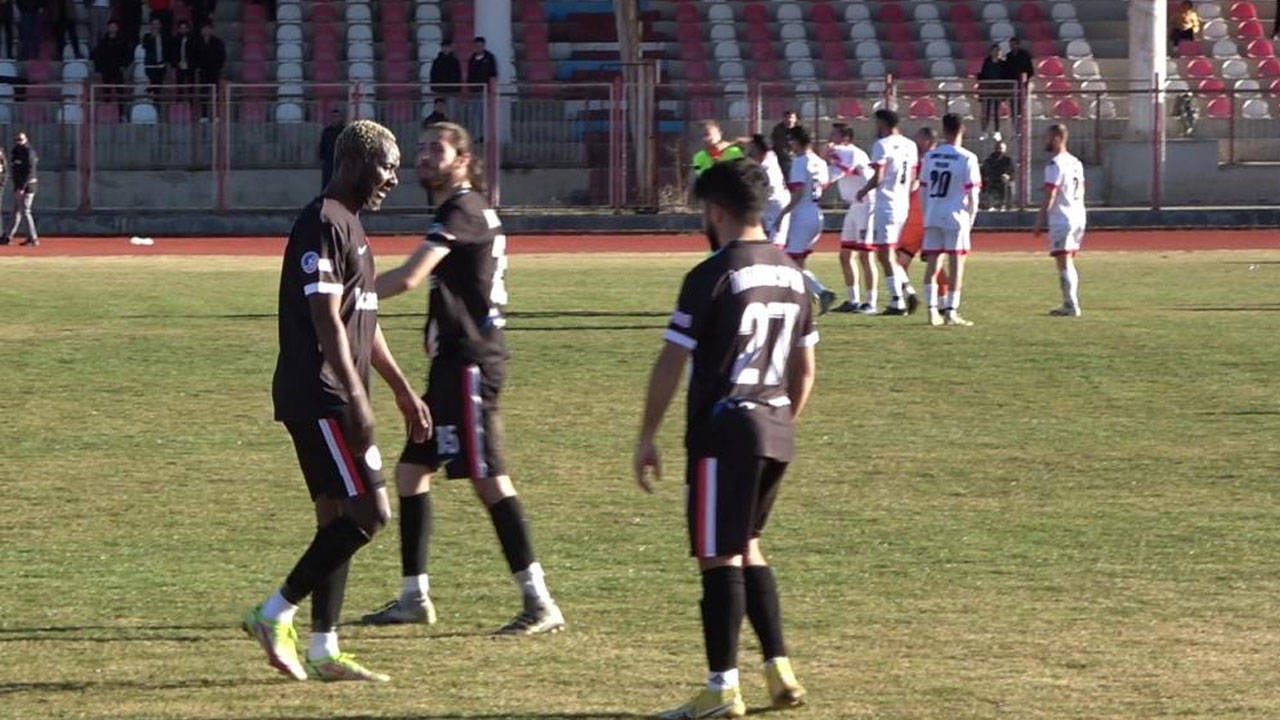 Yattara'nın forma giydiği amatör maçta hakemi darbeden futbolcu tutuklandı