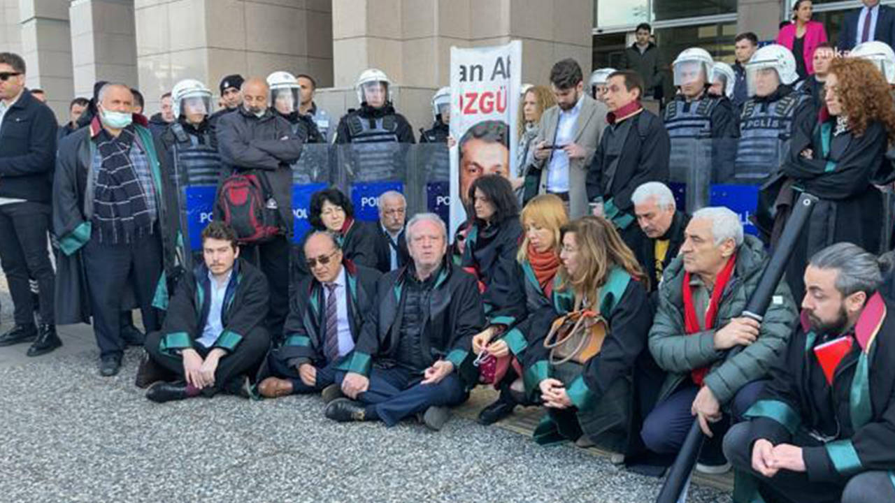 Avukatların Adalet Nöbeti'ni haberleştirmek isteyen gazetecilere polis engeli