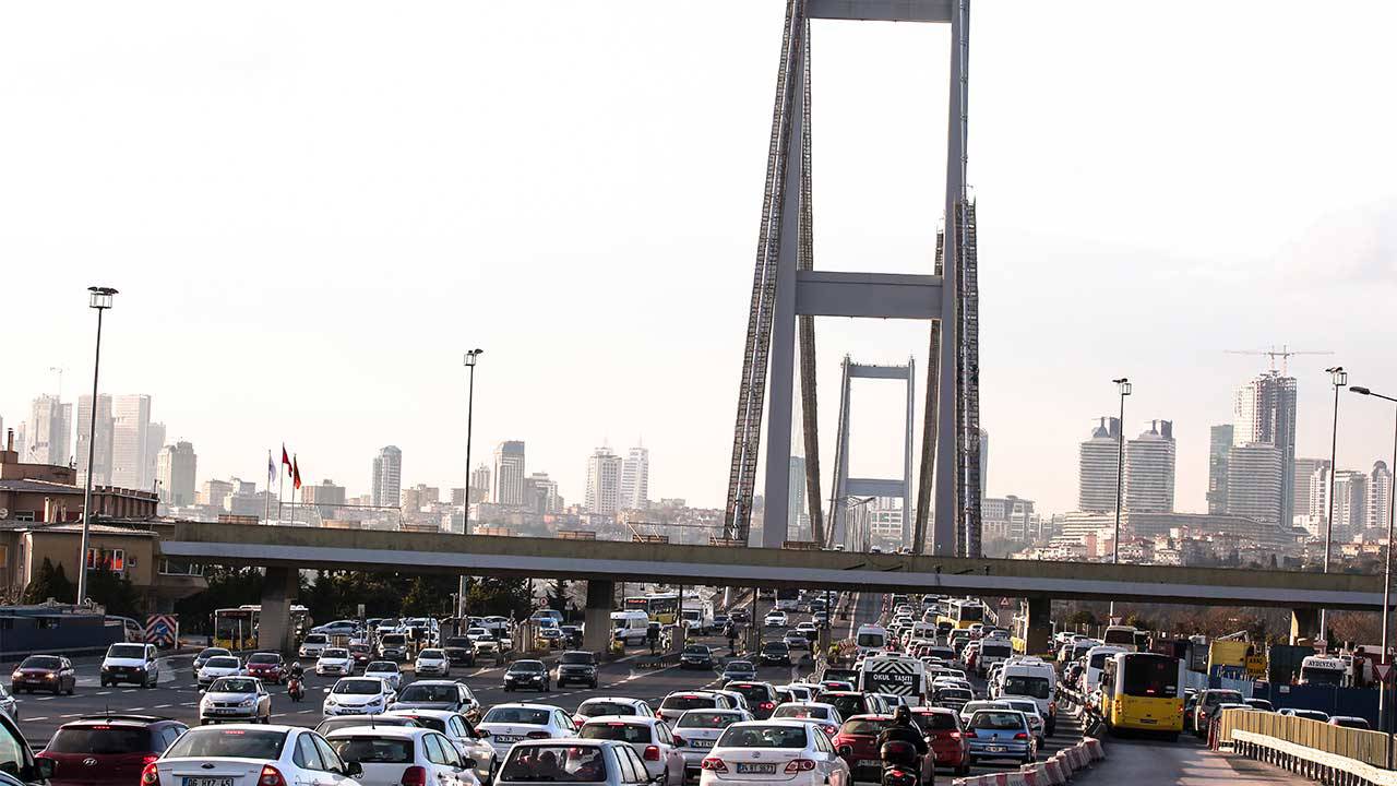Murat Kurum’un “İstanbullular trafikte 288 saat kaybediyor” iddiasına yanıt