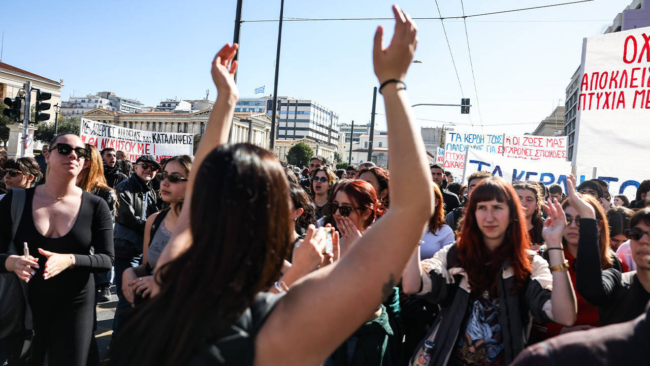 Yunanistan'da öğrenci ve eğitimciler özel üniversite planına karşı 8. kez sokağa çıktı