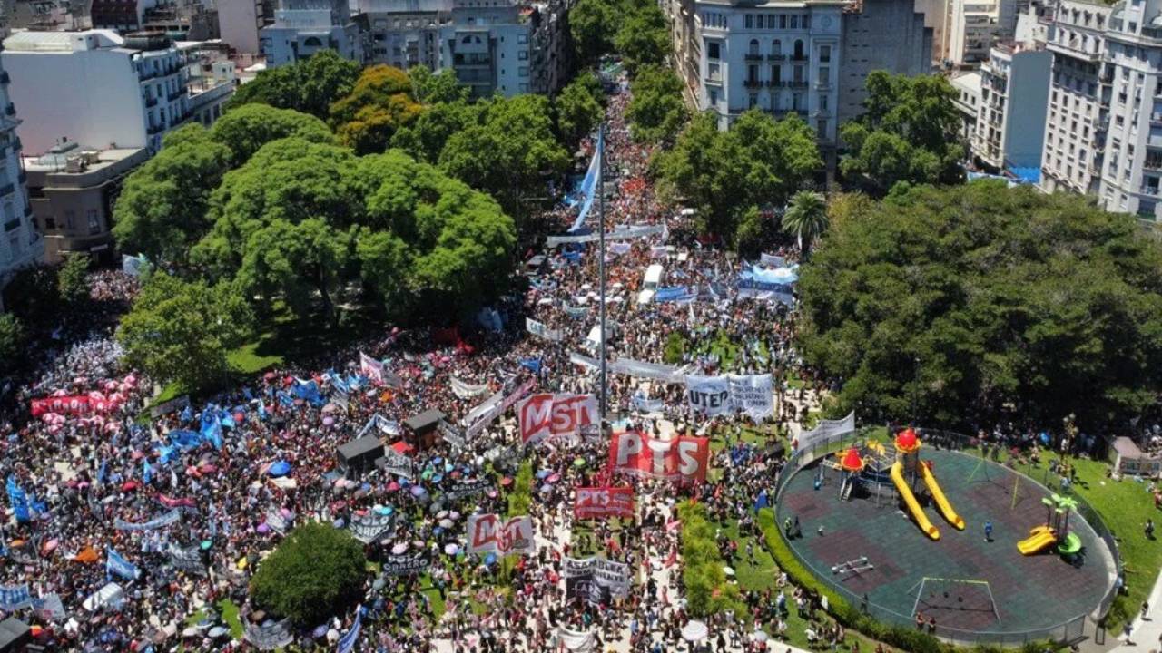 Arjantin'de çalışanlar ücret artışı talebiyle genel greve gitti