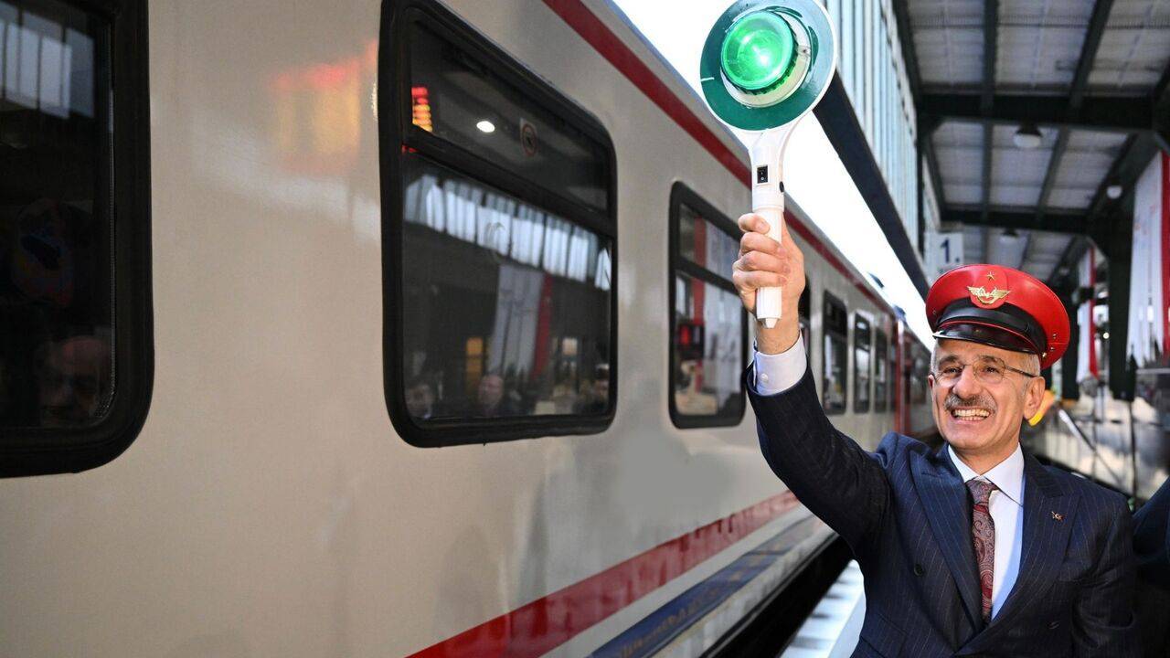 Bakan Uraloğlu, yeni turistik tren seferlerini ve fiyatlarını açıkladı