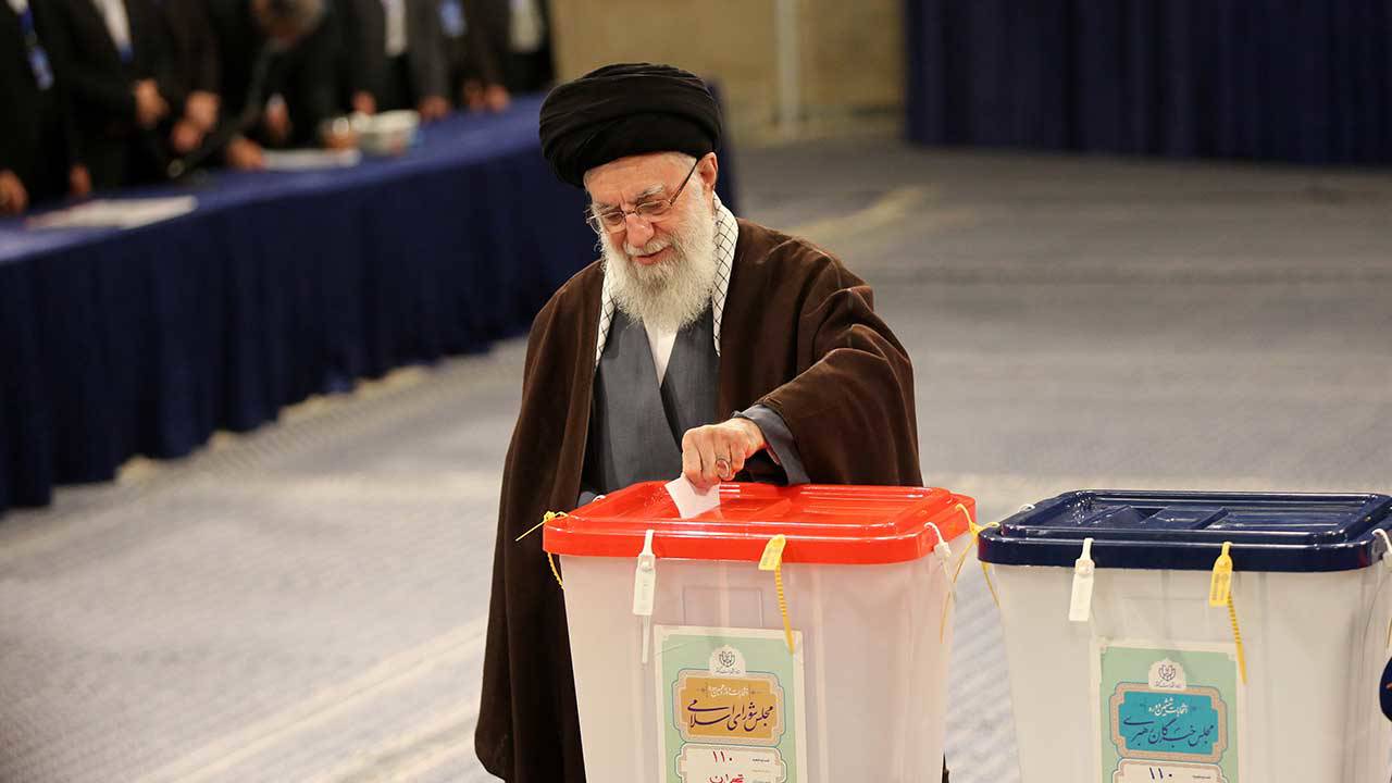 İran sandık başında: Parlamento ve Uzmanlar Meclisi üyeleri belirlenecek
